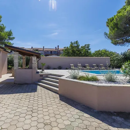 Hrvatin By Interhome شقة *