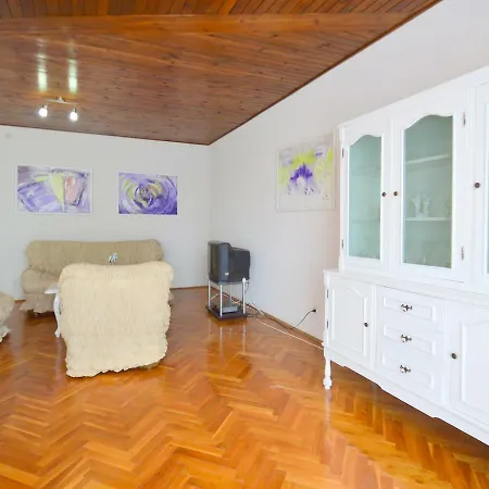 Hrvatin Apartment Stinjan